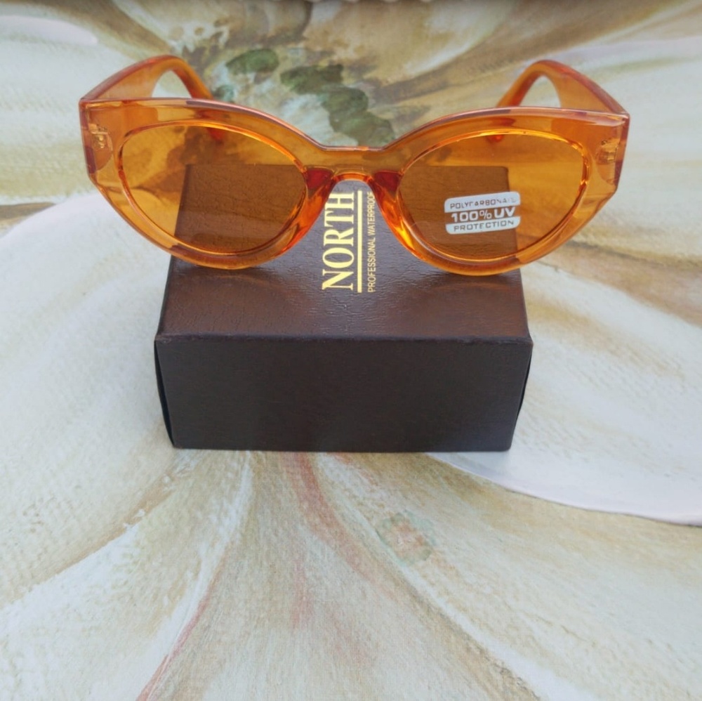 NEW TRENDY  CATEYE WOMAN SUNGLASSES


Classic yet